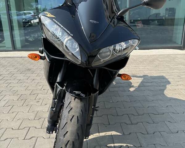 Черный Ямаха YZF R1, объемом двигателя 1 л и пробегом 33 тыс. км за 10699 $, фото 2 на Automoto.ua