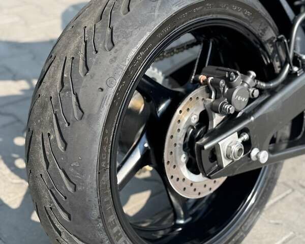 Черный Ямаха YZF R1, объемом двигателя 1 л и пробегом 33 тыс. км за 10699 $, фото 20 на Automoto.ua
