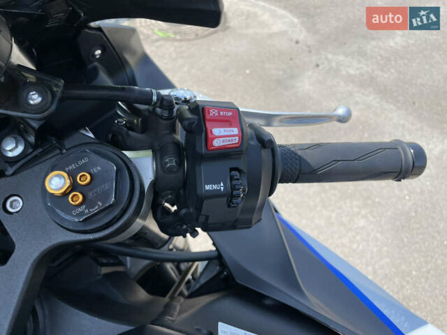 Черный Ямаха YZF R1, объемом двигателя 1 л и пробегом 5 тыс. км за 18500 $, фото 19 на Automoto.ua