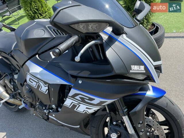 Черный Ямаха YZF R1, объемом двигателя 1 л и пробегом 5 тыс. км за 18500 $, фото 1 на Automoto.ua