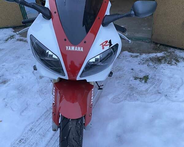 Красный Ямаха YZF R1, объемом двигателя 1 л и пробегом 35 тыс. км за 5500 $, фото 1 на Automoto.ua