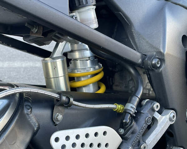 Ямаха YZF R1, объемом двигателя 1 л и пробегом 68 тыс. км за 6000 $, фото 10 на Automoto.ua