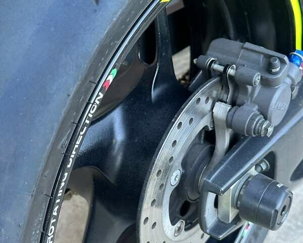 Ямаха YZF R1, объемом двигателя 1 л и пробегом 26 тыс. км за 9000 $, фото 21 на Automoto.ua