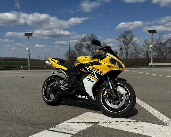 Желтый Ямаха YZF R1, объемом двигателя 1 л и пробегом 57 тыс. км за 7500 $, фото 5 на Automoto.ua
