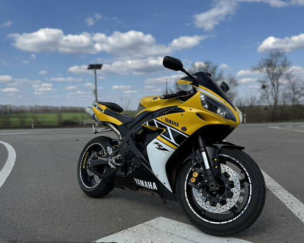 Желтый Ямаха YZF R1, объемом двигателя 1 л и пробегом 57 тыс. км за 7500 $, фото 3 на Automoto.ua
