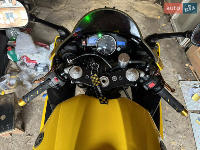 Желтый Ямаха YZF R1, объемом двигателя 1 л и пробегом 57 тыс. км за 7500 $, фото 9 на Automoto.ua