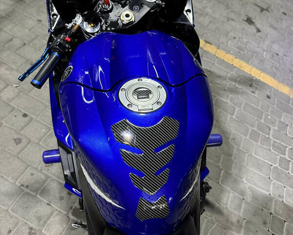 Синий Ямаха YZF R1, объемом двигателя 1 л и пробегом 42 тыс. км за 7000 $, фото 4 на Automoto.ua