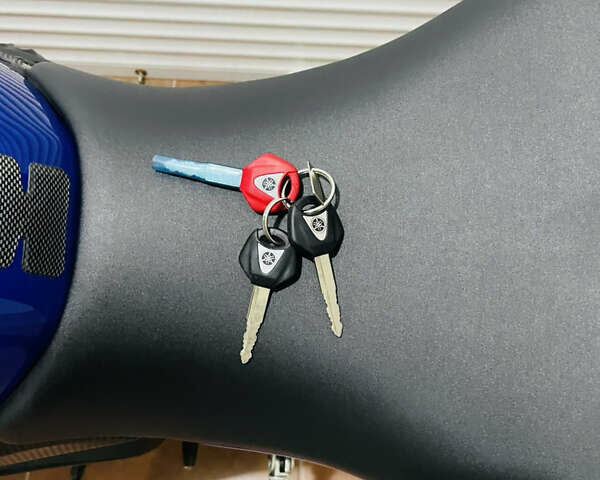 Синий Ямаха YZF R1, объемом двигателя 1 л и пробегом 33 тыс. км за 9800 $, фото 14 на Automoto.ua
