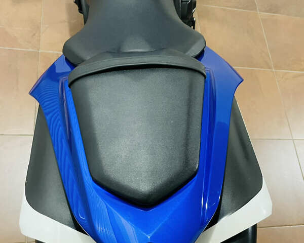 Синій Ямаха YZF R1, об'ємом двигуна 1 л та пробігом 33 тис. км за 9800 $, фото 47 на Automoto.ua