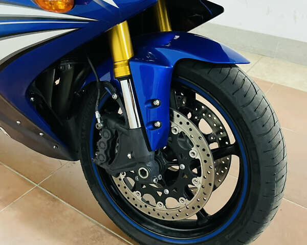 Синий Ямаха YZF R1, объемом двигателя 1 л и пробегом 33 тыс. км за 9800 $, фото 1 на Automoto.ua