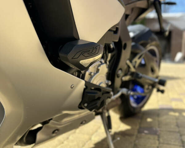 Синій Ямаха YZF R1, об'ємом двигуна 1 л та пробігом 24 тис. км за 16000 $, фото 13 на Automoto.ua