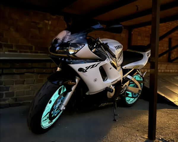 Белый Ямаха YZF R6, объемом двигателя 0.6 л и пробегом 30 тыс. км за 3700 $, фото 4 на Automoto.ua