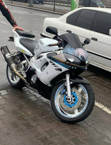 Белый Ямаха YZF R6, объемом двигателя 0.6 л и пробегом 30 тыс. км за 3700 $, фото 7 на Automoto.ua