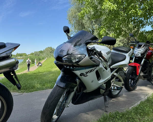 Белый Ямаха YZF R6, объемом двигателя 0.6 л и пробегом 30 тыс. км за 3700 $, фото 1 на Automoto.ua