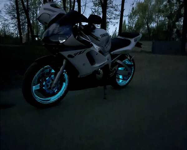 Белый Ямаха YZF R6, объемом двигателя 0.6 л и пробегом 30 тыс. км за 3700 $, фото 5 на Automoto.ua