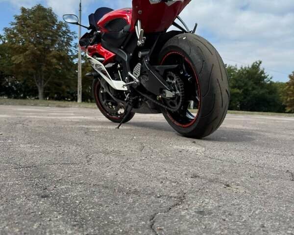 Красный Ямаха YZF R6, объемом двигателя 0.6 л и пробегом 27 тыс. км за 8500 $, фото 1 на Automoto.ua
