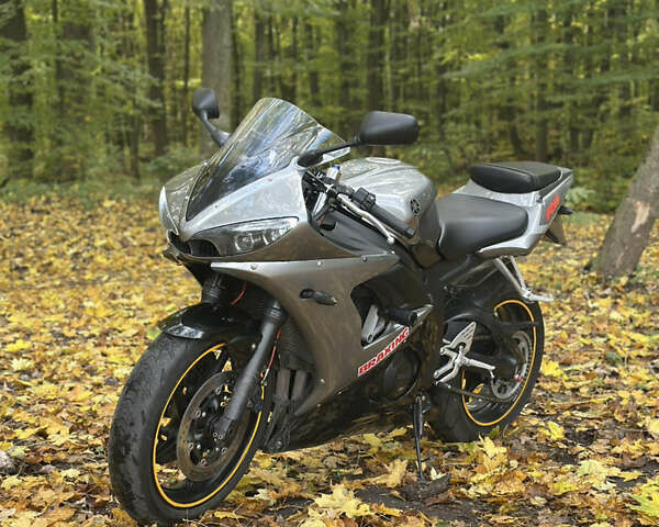 Серый Ямаха YZF R6, объемом двигателя 0.6 л и пробегом 36 тыс. км за 5400 $, фото 1 на Automoto.ua
