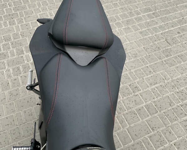 Серый Ямаха YZF R6, объемом двигателя 0.6 л и пробегом 48 тыс. км за 8000 $, фото 10 на Automoto.ua