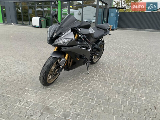 Серый Ямаха YZF R6, объемом двигателя 0.6 л и пробегом 48 тыс. км за 8000 $, фото 5 на Automoto.ua