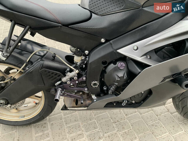 Серый Ямаха YZF R6, объемом двигателя 0.6 л и пробегом 48 тыс. км за 8000 $, фото 9 на Automoto.ua