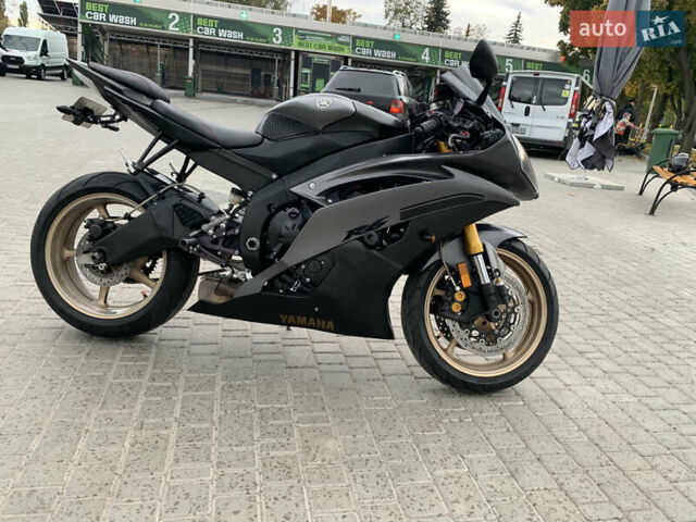 Серый Ямаха YZF R6, объемом двигателя 0.6 л и пробегом 48 тыс. км за 8000 $, фото 1 на Automoto.ua