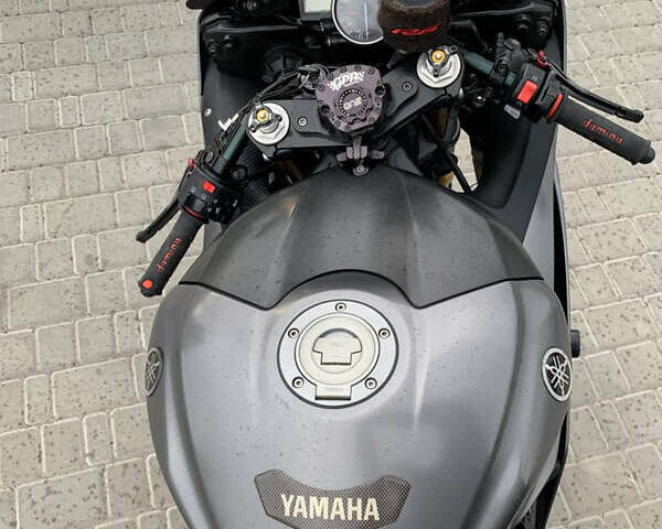 Серый Ямаха YZF R6, объемом двигателя 0.6 л и пробегом 48 тыс. км за 8000 $, фото 11 на Automoto.ua