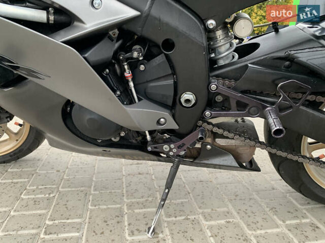 Серый Ямаха YZF R6, объемом двигателя 0.6 л и пробегом 48 тыс. км за 8000 $, фото 8 на Automoto.ua