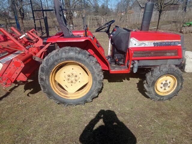 Красный Янмар Ф24, объемом двигателя 2.4 л и пробегом 200 тыс. км за 4500 $, фото 2 на Automoto.ua