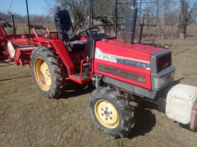 Красный Янмар Ф24, объемом двигателя 2.4 л и пробегом 200 тыс. км за 4500 $, фото 1 на Automoto.ua