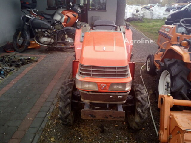 Янмар Ф6 2006 в Золотоноше на Automoto.ua Красный Янмар Ф6, объемом двигателя 0 л и пробегом 0 тыс. км за 6473 $, фото 2 на Automoto.ua