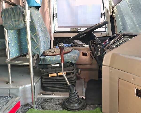 Белый Юи ЗГТ 6831, объемом двигателя 4.58 л и пробегом 300 тыс. км за 7500 $, фото 2 на Automoto.ua