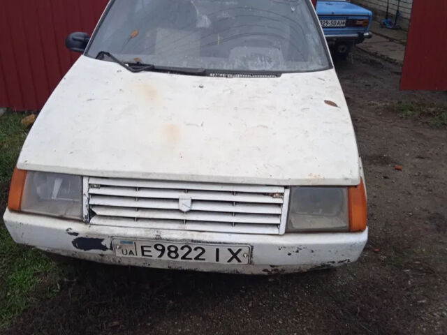 Белый ЗАЗ 1102 Таврия, объемом двигателя 1.2 л и пробегом 320 тыс. км за 284 $, фото 3 на Automoto.ua