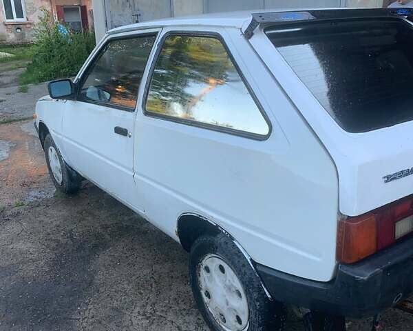 Белый ЗАЗ 1102 Таврия, объемом двигателя 1.2 л и пробегом 400 тыс. км за 490 $, фото 4 на Automoto.ua