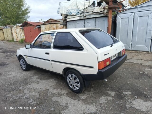 Белый ЗАЗ 1102 Таврия, объемом двигателя 1.1 л и пробегом 170 тыс. км за 523 $, фото 3 на Automoto.ua