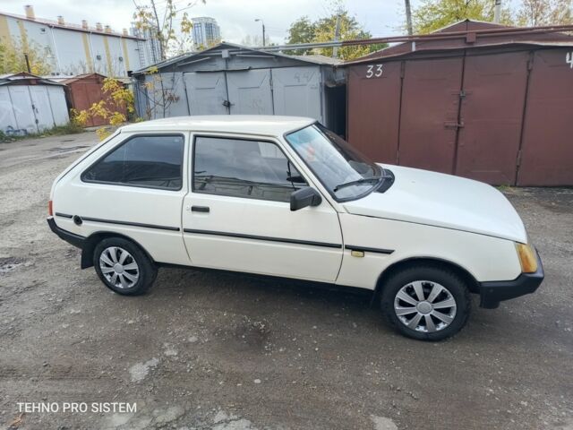 Белый ЗАЗ 1102 Таврия, объемом двигателя 1.1 л и пробегом 170 тыс. км за 523 $, фото 4 на Automoto.ua