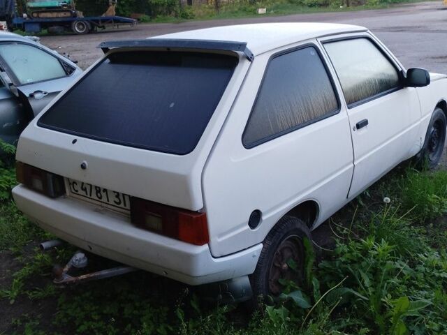 Белый ЗАЗ 1102 Таврия, объемом двигателя 1 л и пробегом 200 тыс. км за 346 $, фото 2 на Automoto.ua