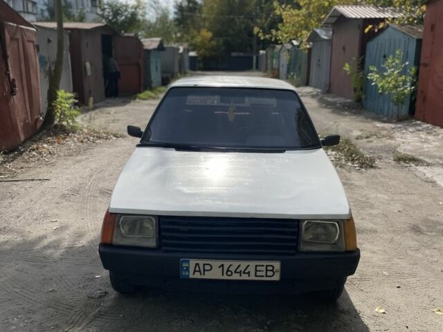 Белый ЗАЗ 1102 Таврия, объемом двигателя 1.1 л и пробегом 100 тыс. км за 604 $, фото 1 на Automoto.ua