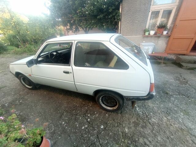 Белый ЗАЗ 1102 Таврия, объемом двигателя 1.1 л и пробегом 250 тыс. км за 650 $, фото 1 на Automoto.ua