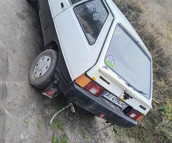 Белый ЗАЗ 1102 Таврия, объемом двигателя 1.1 л и пробегом 300 тыс. км за 402 $, фото 1 на Automoto.ua