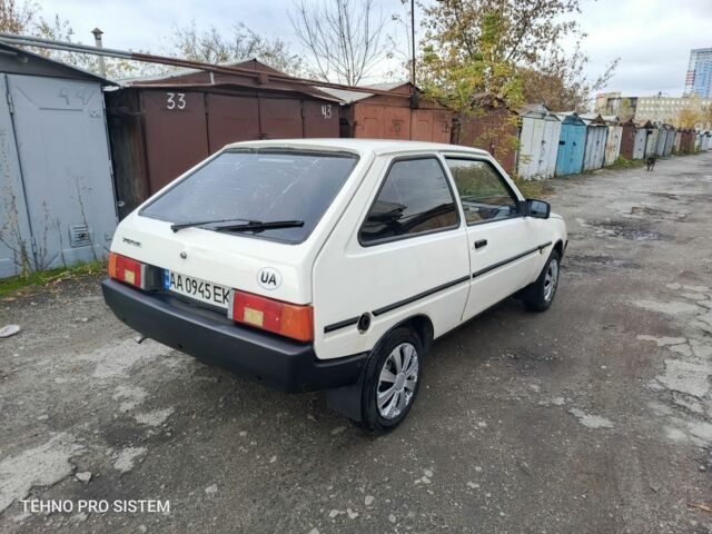 Белый ЗАЗ 1102 Таврия, объемом двигателя 1.1 л и пробегом 170 тыс. км за 523 $, фото 2 на Automoto.ua