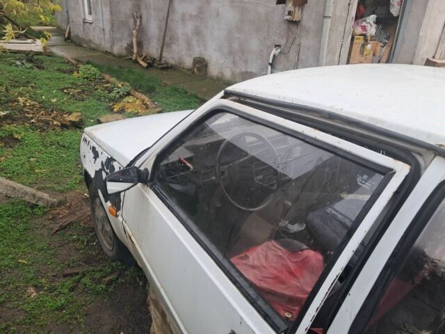 Белый ЗАЗ 1102 Таврия, объемом двигателя 1.1 л и пробегом 320 тыс. км за 189 $, фото 3 на Automoto.ua