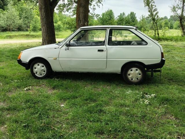 Белый ЗАЗ 1102 Таврия, объемом двигателя 1.1 л и пробегом 130 тыс. км за 600 $, фото 4 на Automoto.ua