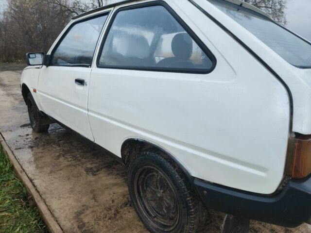 Белый ЗАЗ 1102 Таврия, объемом двигателя 1.1 л и пробегом 318 тыс. км за 600 $, фото 4 на Automoto.ua