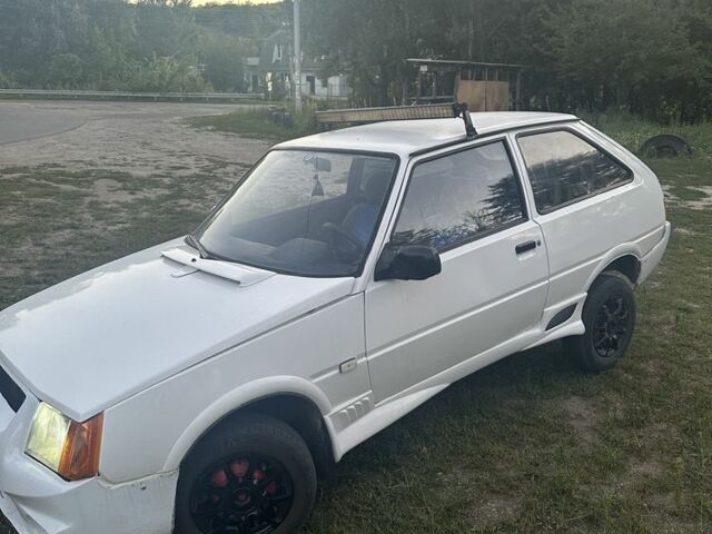 Белый ЗАЗ 1102 Таврия, объемом двигателя 1.2 л и пробегом 30 тыс. км за 1200 $, фото 1 на Automoto.ua
