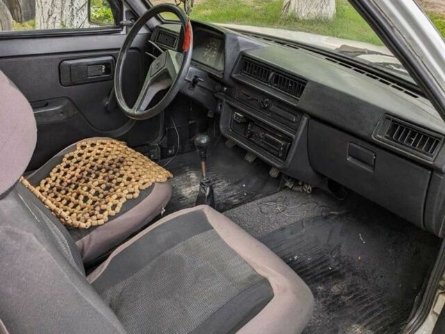 Белый ЗАЗ 1102 Таврия, объемом двигателя 1.1 л и пробегом 1000 тыс. км за 800 $, фото 6 на Automoto.ua