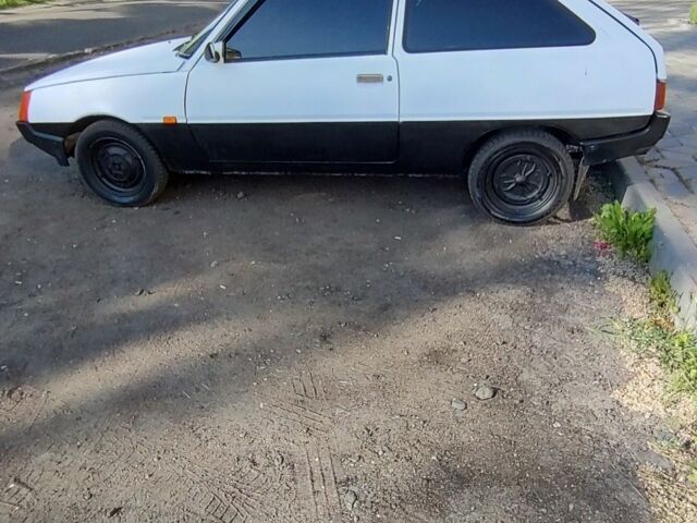 Белый ЗАЗ 1102 Таврия, объемом двигателя 1.2 л и пробегом 300 тыс. км за 547 $, фото 2 на Automoto.ua