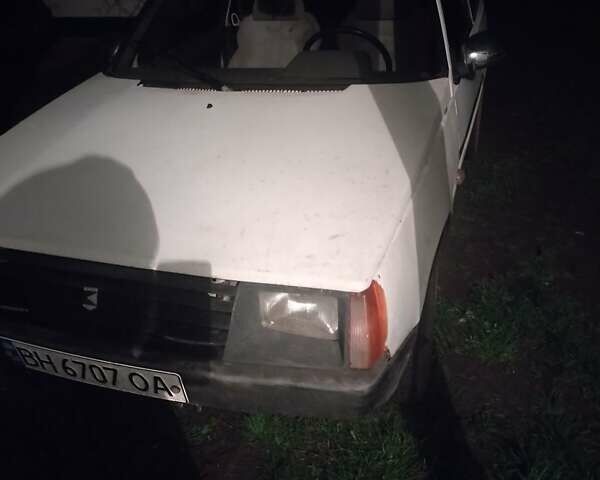Белый ЗАЗ 1102 Таврия, объемом двигателя 1 л и пробегом 100 тыс. км за 750 $, фото 4 на Automoto.ua