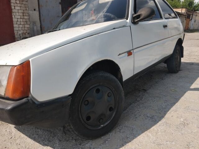 Белый ЗАЗ 1102 Таврия, объемом двигателя 1.1 л и пробегом 70 тыс. км за 649 $, фото 3 на Automoto.ua
