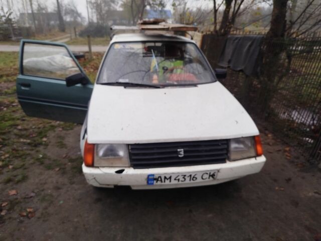 Белый ЗАЗ 1102 Таврия, объемом двигателя 1.1 л и пробегом 200 тыс. км за 832 $, фото 5 на Automoto.ua