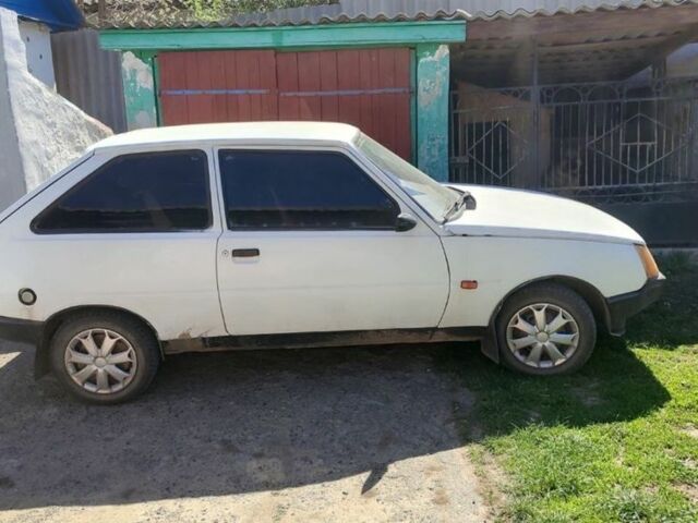 Белый ЗАЗ 1102 Таврия, объемом двигателя 1.1 л и пробегом 300 тыс. км за 554 $, фото 1 на Automoto.ua